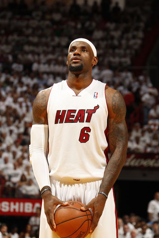 英媒：拜仁有意费耶诺德右后卫里德，但将面临英超俱乐部竞争（英媒：拜仁看中费耶诺德右后卫里德，恐遭多家英超球队竞购）