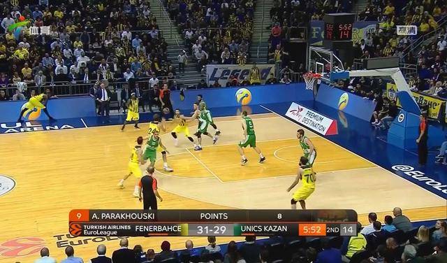 记者：世界杯抽签仪式开始前，大力神杯已经抵达华盛顿（记者：抽签仪式未启，大力神杯已抵华盛顿）