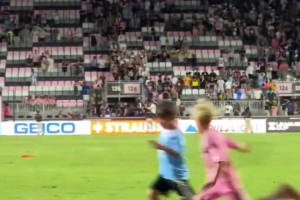 35岁以上砍下30分5助攻次数：詹姆斯104次遥遥领先，KD33次（35岁以上单场30分+5助攻次数榜：詹姆斯104次断层领跑，杜兰特33次）