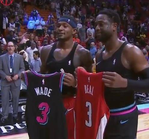 12月13日NBA看点：库里复出战群狼，老鹰、活塞强强对话（12月13日NBA焦点：库里复出迎战森林狼，老鹰与活塞上演强强对决）