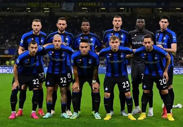 女友：差点因奥尔莫嚼口香糖声音大而搬家，若分手真得上头条（女友爆料：险因奥尔莫嚼口香糖太响搬家，真分手准上头条）