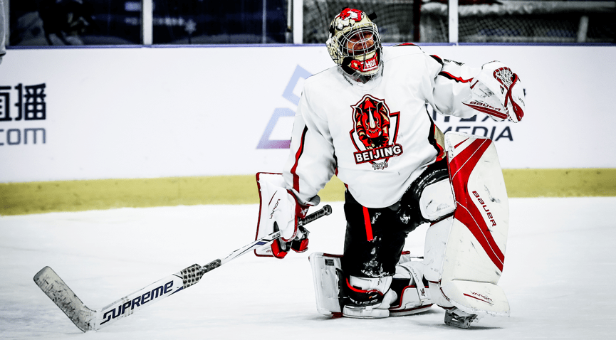 日职联半场：双方门将发挥神勇，福冈黄蜂0-0大阪钢巴（日职联半场战报：两队门神高接低挡，福冈黄蜂0-0大阪钢巴）