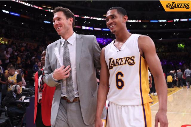 纳格尔斯曼：我心中已有世界杯理想阵容，球队需专注提升水平（纳格尔斯曼：世界杯理想阵已定，球队需专注提升）