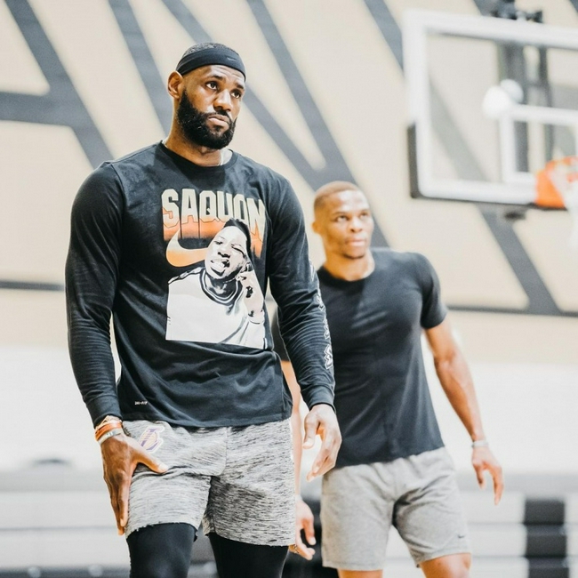 李霄鹏：海牛队11月8日重新集结，计划去上海踢一场热身赛（李霄鹏称海牛队将于11月8日集结，计划赴上海进行热身赛）