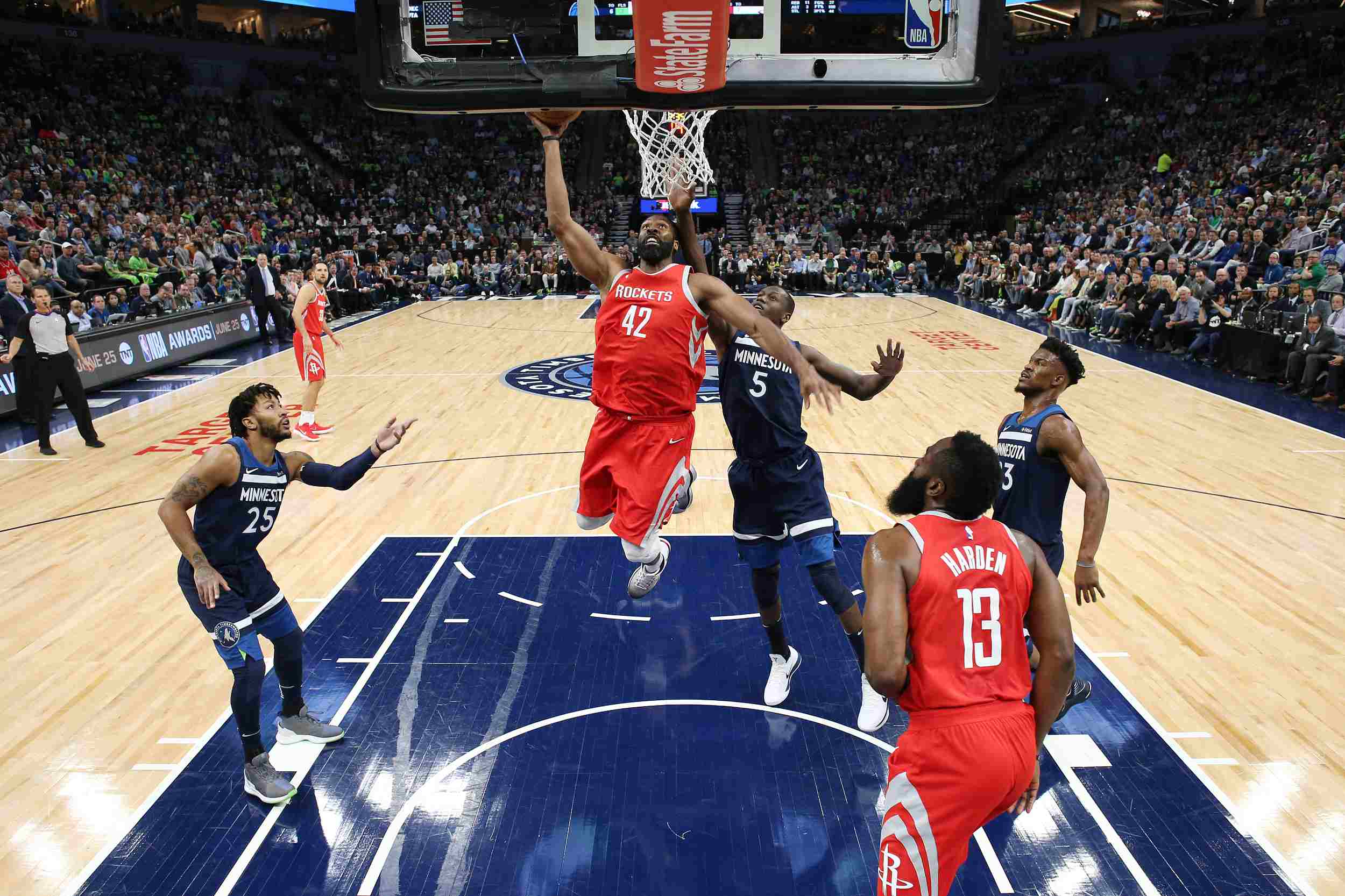 穆帅：对阵葡乙球队时球员态度不端正，中场休息我想换9个人（穆里尼奥：面对葡乙对手队员态度欠佳，半场我想换掉9人）