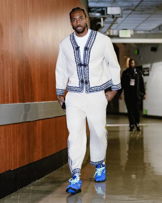 梅西美职联夺冠，C罗黯然神伤（梅西加冕美职联冠军，C罗黯然失色）