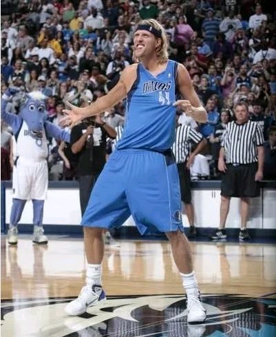 格罗索：停止与2006年国家队比较，年轻球员要重建意大利足球（格罗索：别再与2006冠军队相提并论，重振意大利足球靠新生代）