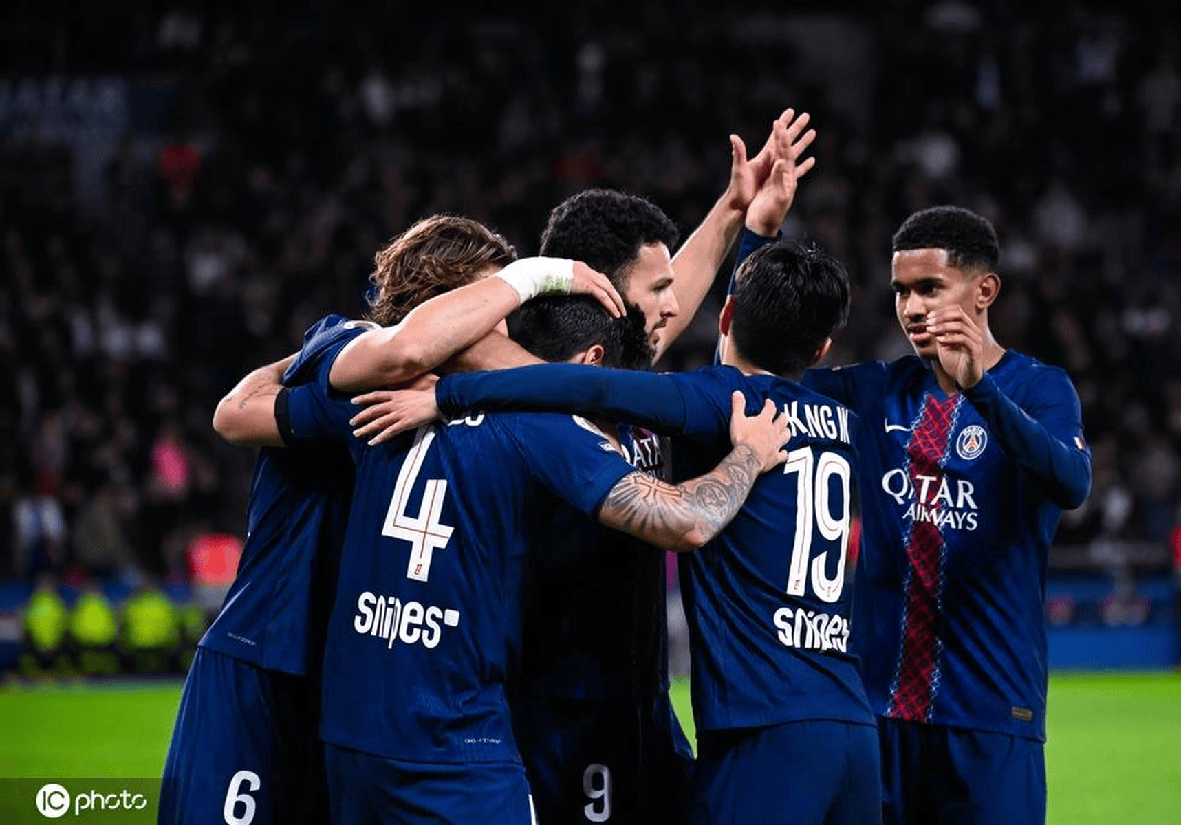 队报：登贝莱预计11月底复出，巴黎正在权衡他能否出战热刺（队报：登贝莱或将于11月下旬复出，巴黎考虑是否让其对阵热刺）