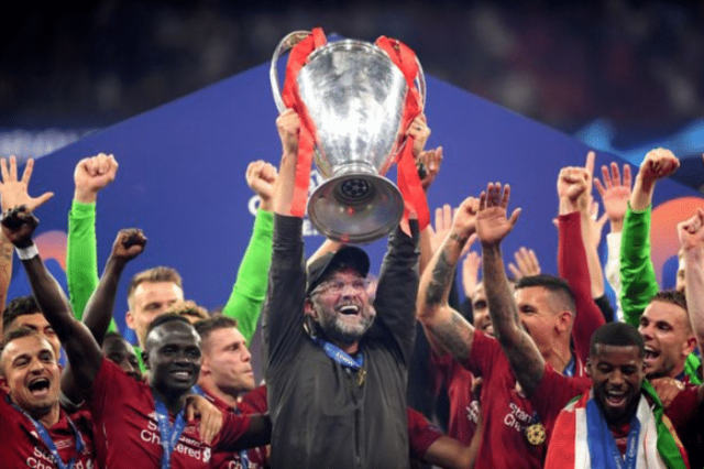 林诗栋刁钻进攻线路对决卡尔伯格顽强防守（林诗栋犀利变线进攻对抗卡尔伯格铁壁防守）