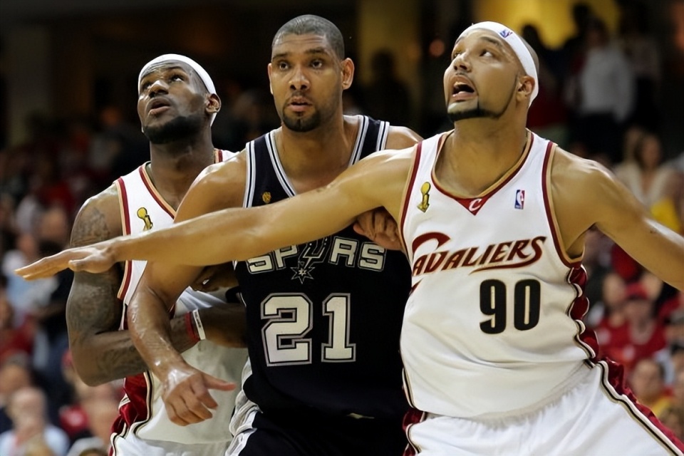 罗马诺：迈尼昂与米兰续约谈判停滞，但他与国米没有任何接触（罗马诺：迈尼昂与米兰续约停摆，与国米并无接触）