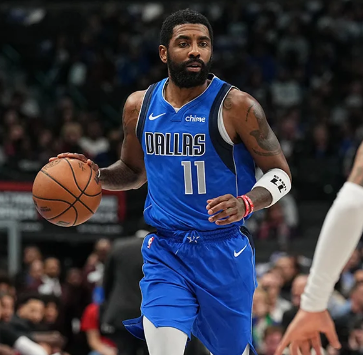 聊了什么？阿隆索欧冠赛后与弗林蓬进行了14分钟秘密会谈（欧冠赛后阿隆索与弗林蓬密谈14分钟，内容仍成谜）