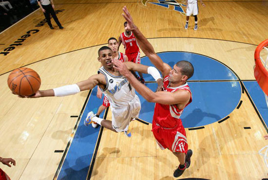 东契奇压哨三分绝杀全场（东契奇压哨三分绝杀制胜）