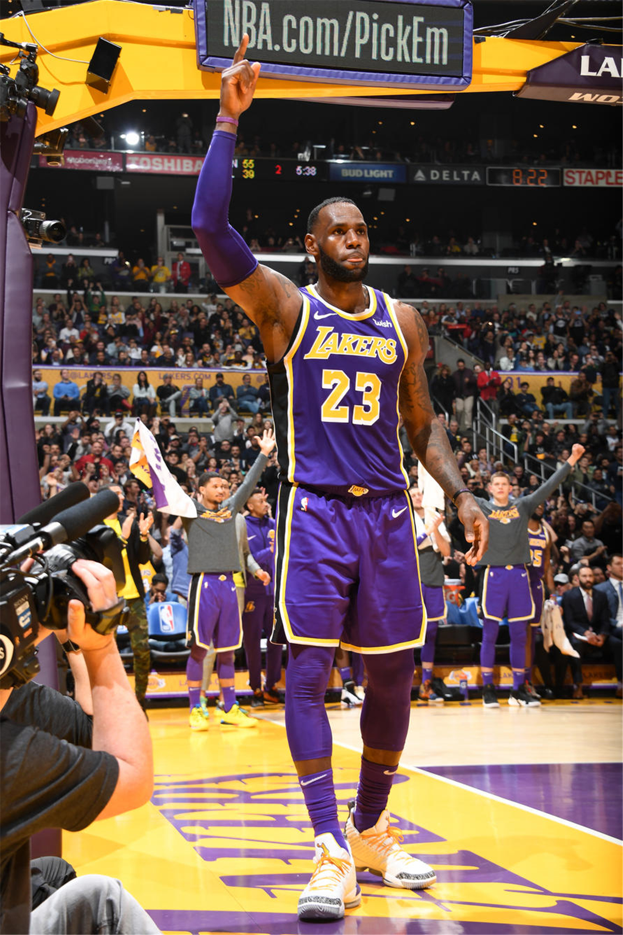 火力压制！威尔斯再中两球&王岚嵚三分也有 辽宁轰出16-3领先15分（威尔斯连中两球、王岚嵚三分命中，辽宁一波16-3拉开15分差距）