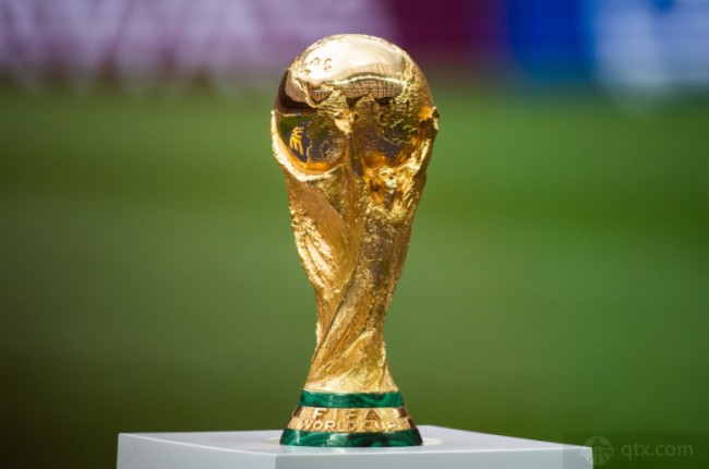 韦瑟斯庞半场轰下16分，前两节7投6中进攻极为高效（两节7中6，韦瑟斯庞半场16分效率爆棚）